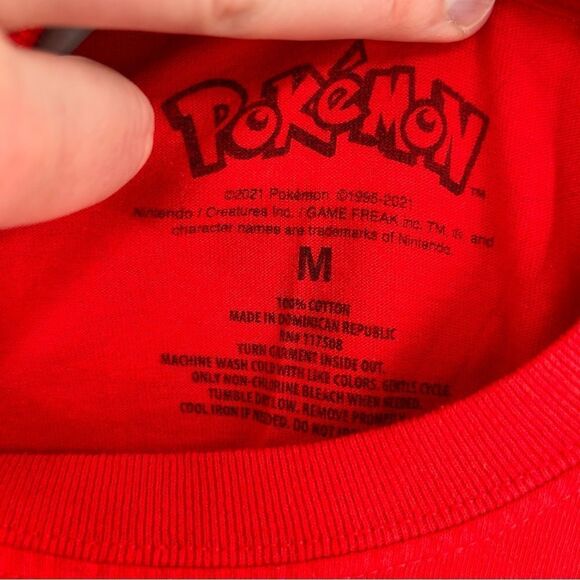 Pokemon MIMIKYU Gotta Catch 'em All! Pikachu Pokeball T-Shirt Red Medium - Picture 4 of 6